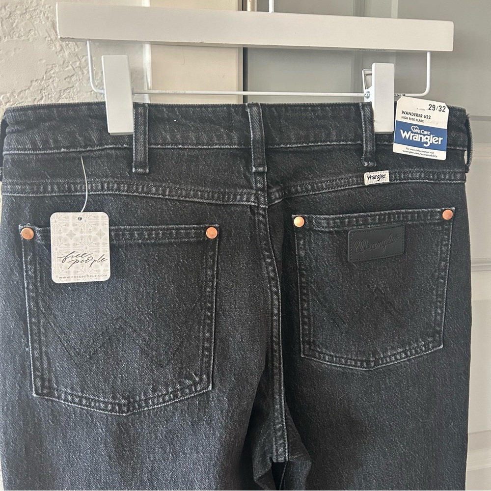 NWT Free People Wrangler Wanderer 622 Flare Jeans Magic Onyx Black - Picture 4 of 5
